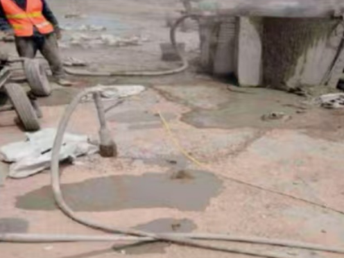 嘉善水泥混凝土路面板底注浆技术 路面脱空注浆整治方案